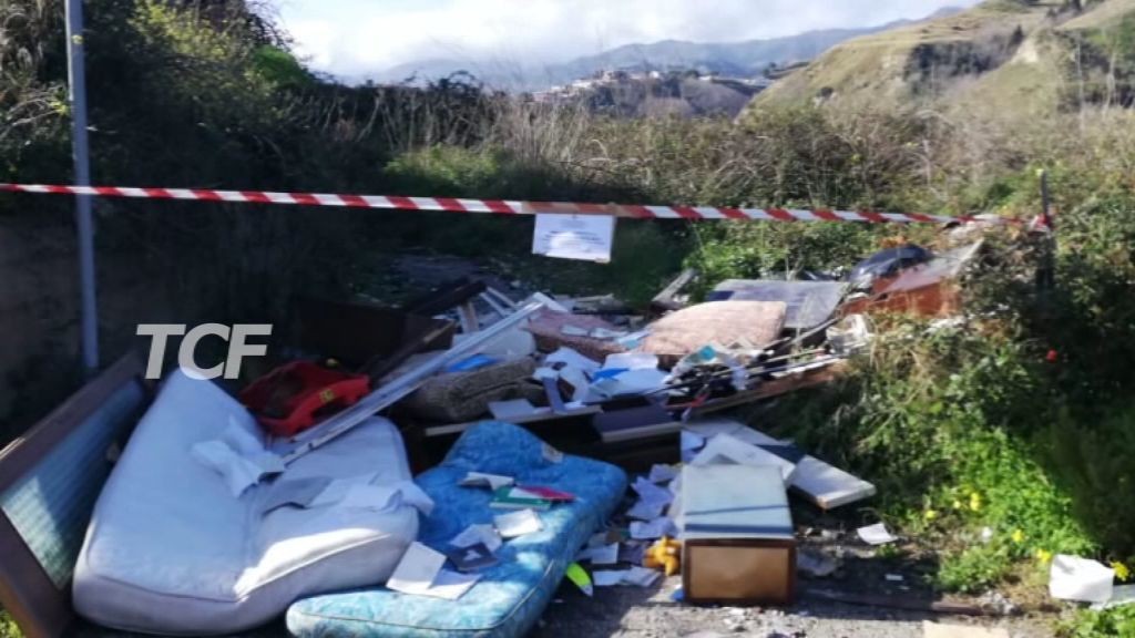 MESSINA TERRA DEI FUOCHI LOTTA ALL’ABBANDONO DEI RIFIUTI DENUNCIATE TRE PERSONE