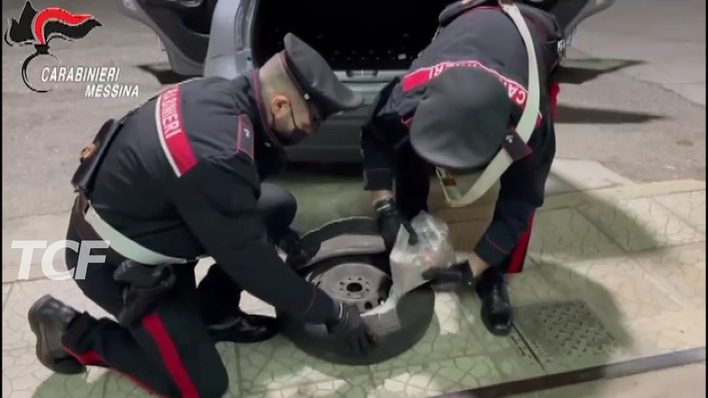 SULL'AUTO CON TRE CHILI DI COCAINA I CARBINIERI ARRESTANO TRE DONNE