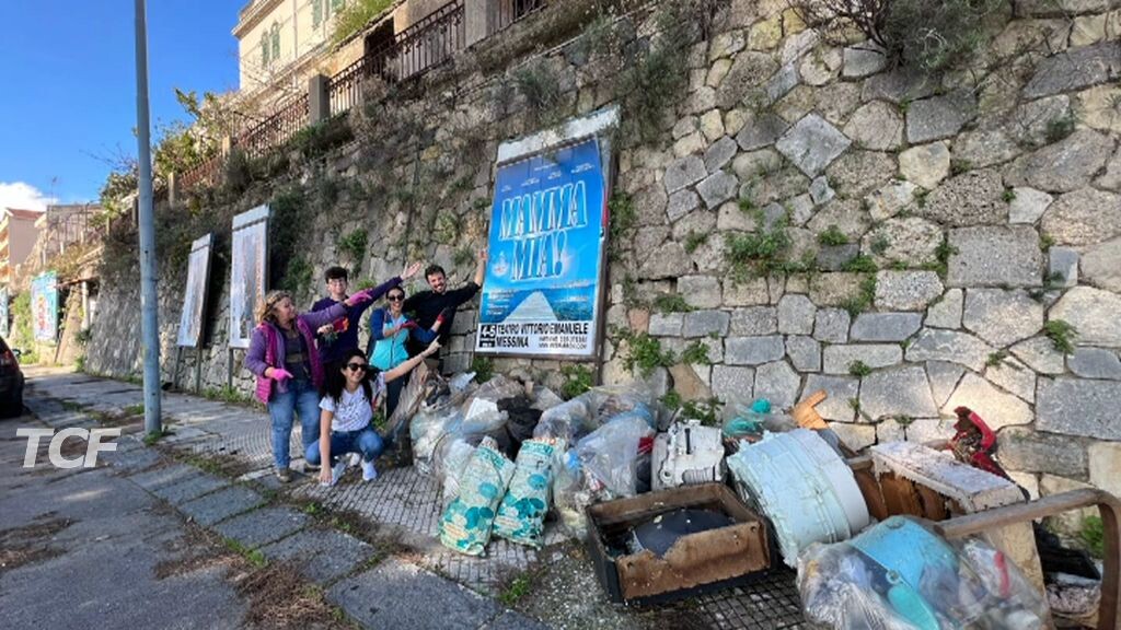 RAGAZZI MESSINA ATTIVA RACCOLGONO RIFIUTI