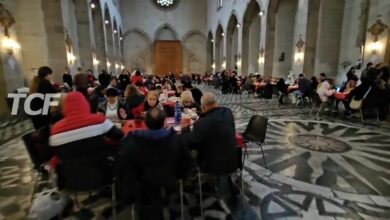 SANT’EGIDIO APPARECCHIA LA TAVOLA PER I BISOGNOSI