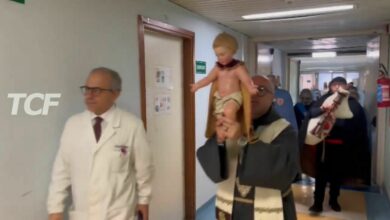 BAMBINELLO GESU’ IN VISITA AL REPARTO DI PEDIATRIA